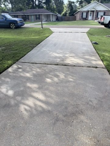 Concrete driveway at a South Louisiana home, cleaned and free of stains